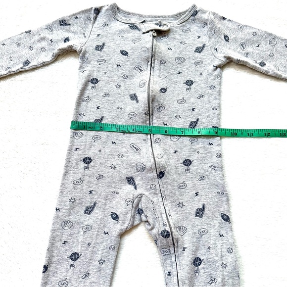 🌼 5 for $25 Carter’s Grey Long Sleeve Cotton Footie Bodysuit Size 9 Months - Picture 3 of 6